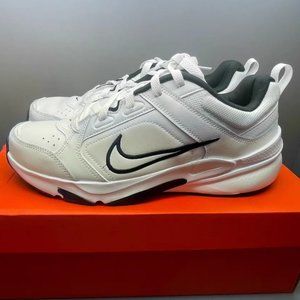 NIKE  Defyakkday traning shoes Black and white DJ1196-102 Sizes-10 NEW
